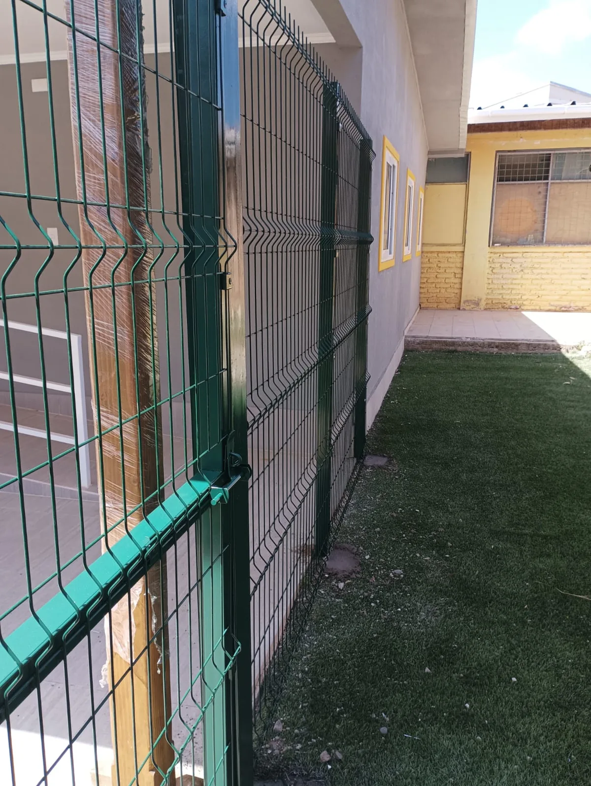 Cierre Perimetral en Algarrobo / Colegio Carlos Alessandri