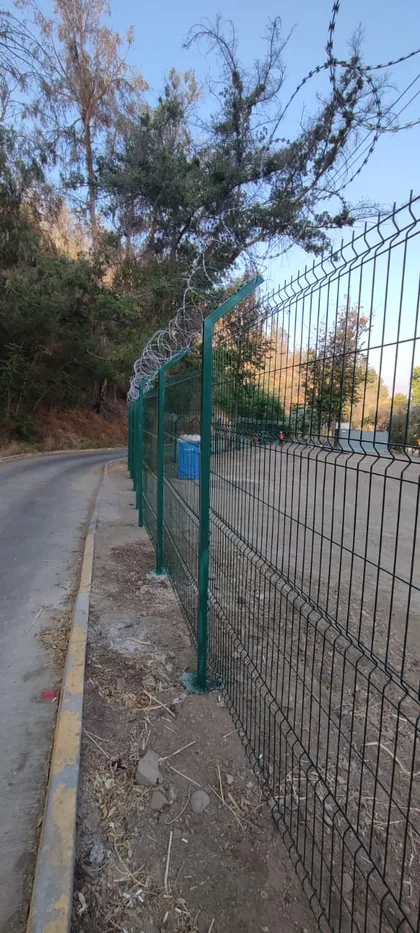 Cierre Perimetral en Cerro Santa Lucía, Santiago — Acmafor 3D — foto 1