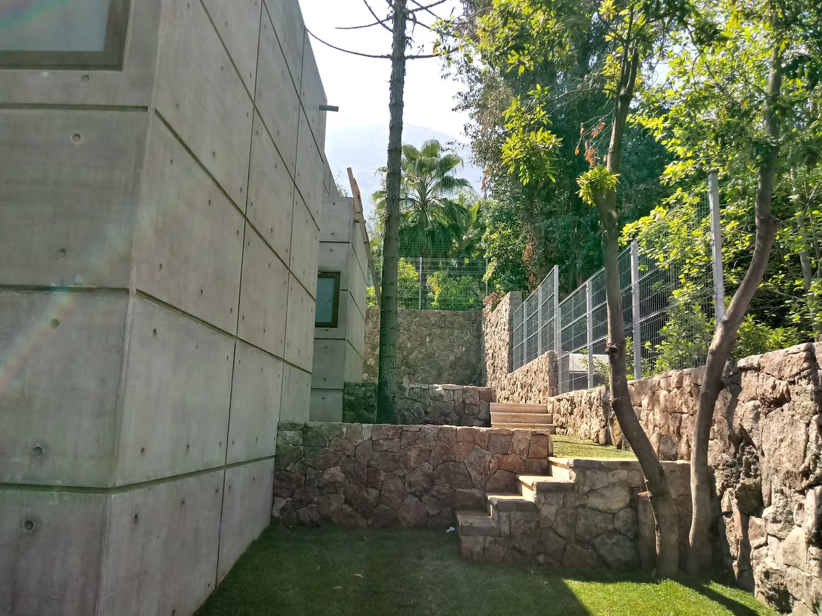 Cierre Perimetral en Santa María de Manquehue, Vitacura — Acmafor 3D — foto 4