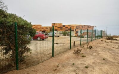 Cierre Perimetral zona costera – Malla Acmafor 3D galvanizada y verde – Universidad Católica Las Cruces